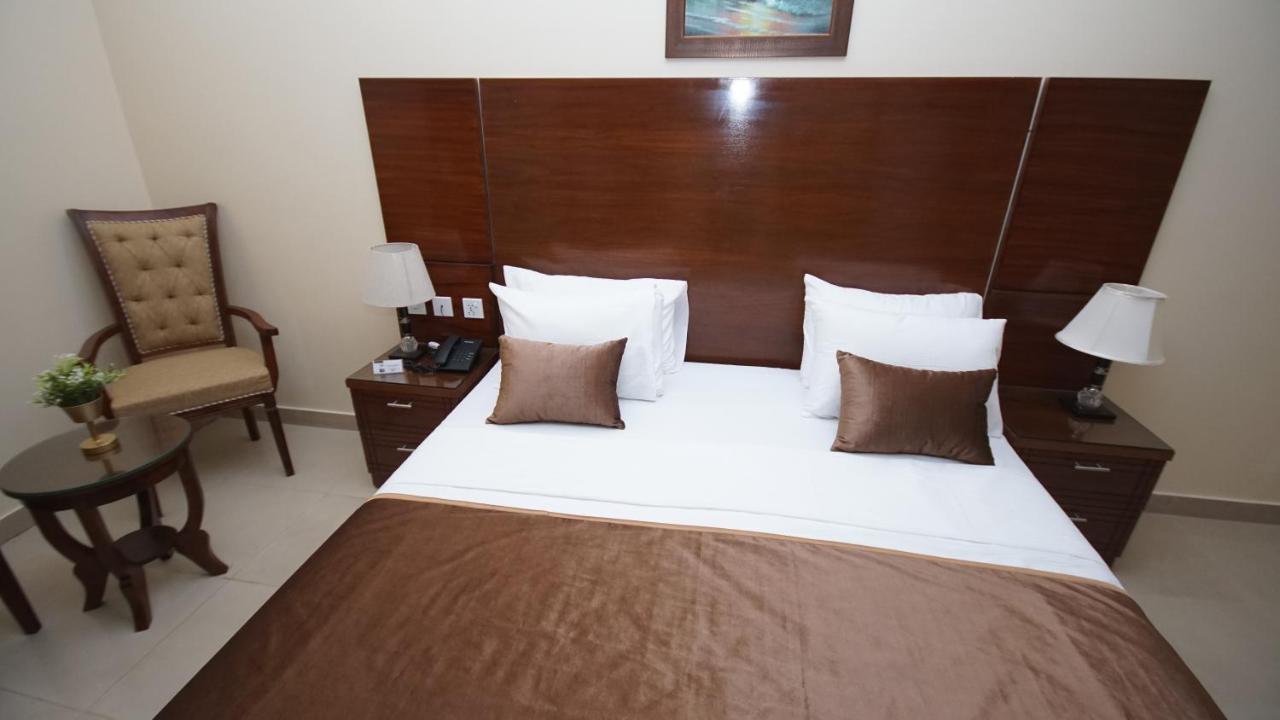 World Inn Hotel Karachi Exterior foto